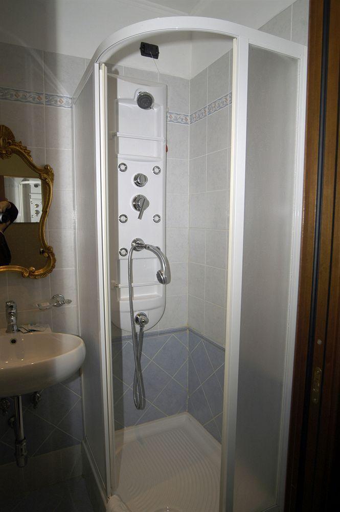 Blue Suite Vatican Guesthouse روما الغرفة الصورة